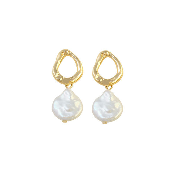 Pearl earring